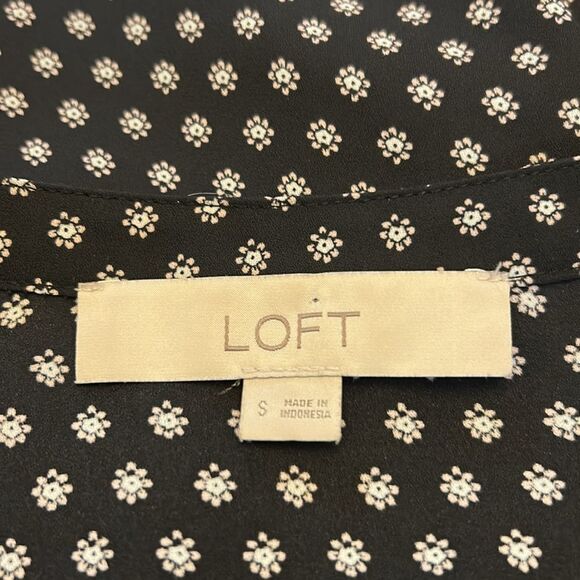 LOFT Black and White Flutter Short Sleeve Sleeve Blouse Size S EUC - Picture 7 of 9